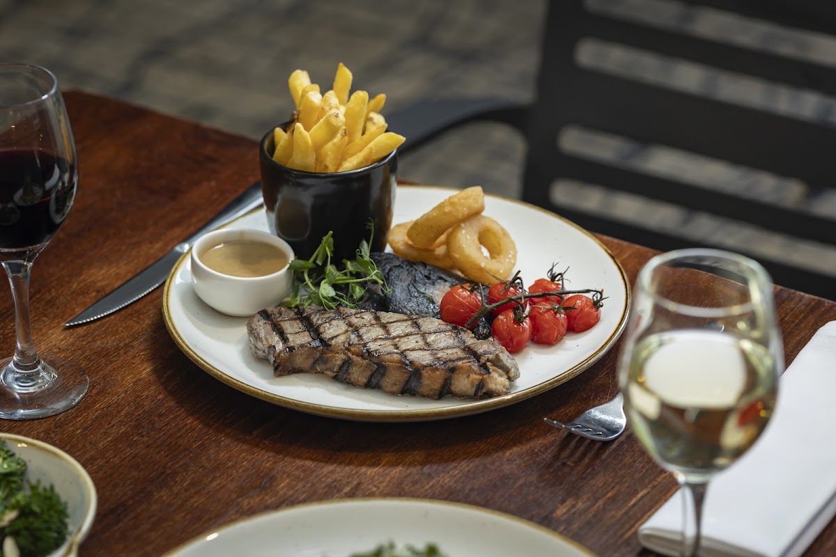 Stables Bar & Grill Restaurant @ Crowne Plaza Chester Google photo 2